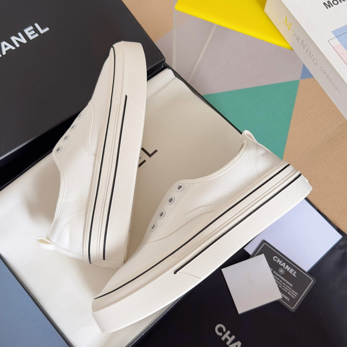 UA Ch*el SNEAKER