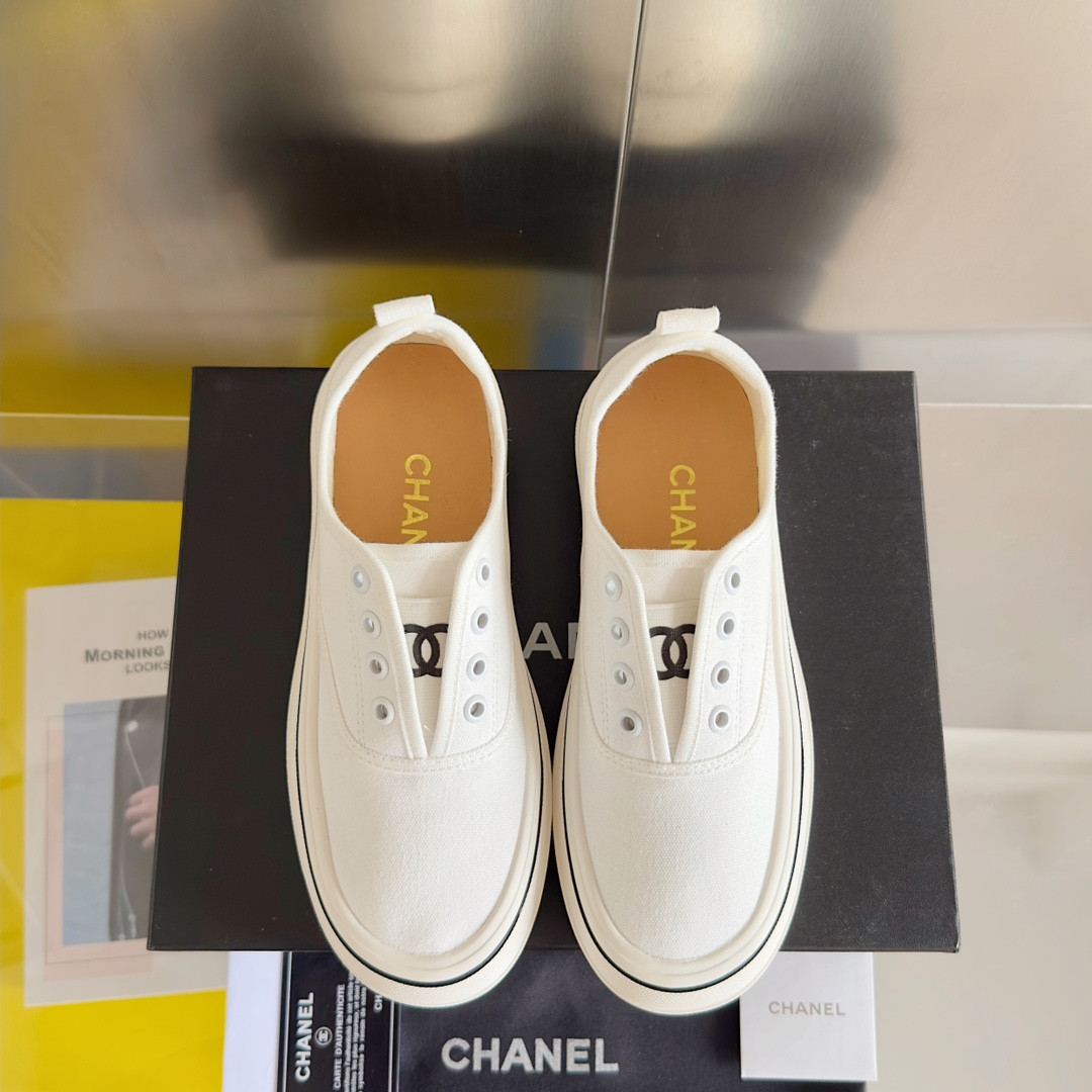 UA Ch*el SNEAKER