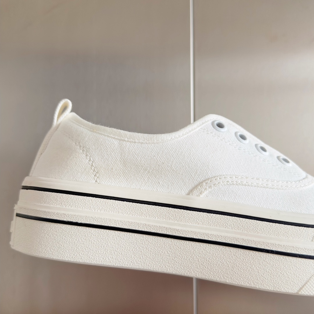 UA Ch*el SNEAKER