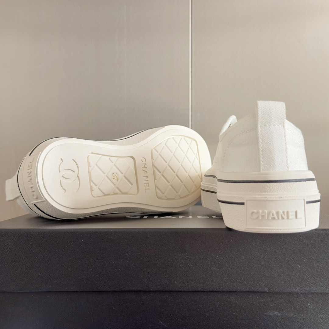 UA Ch*el SNEAKER