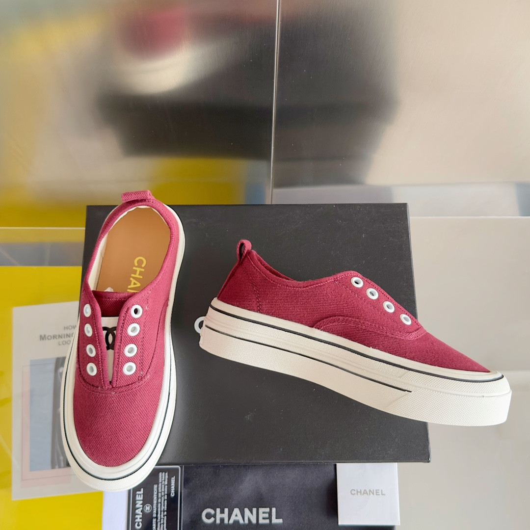 UA Ch*el SNEAKER