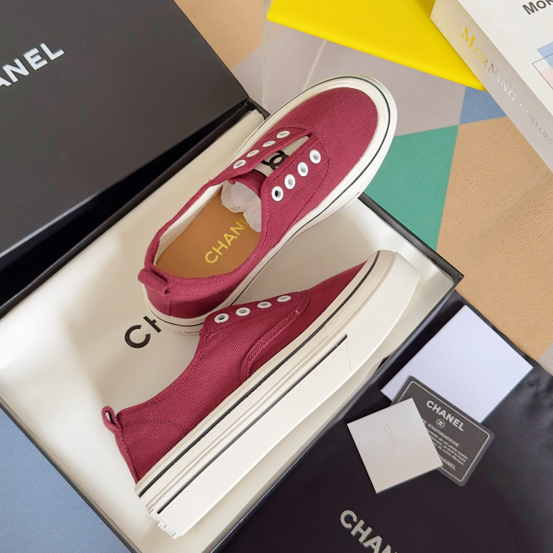 UA Ch*el SNEAKER