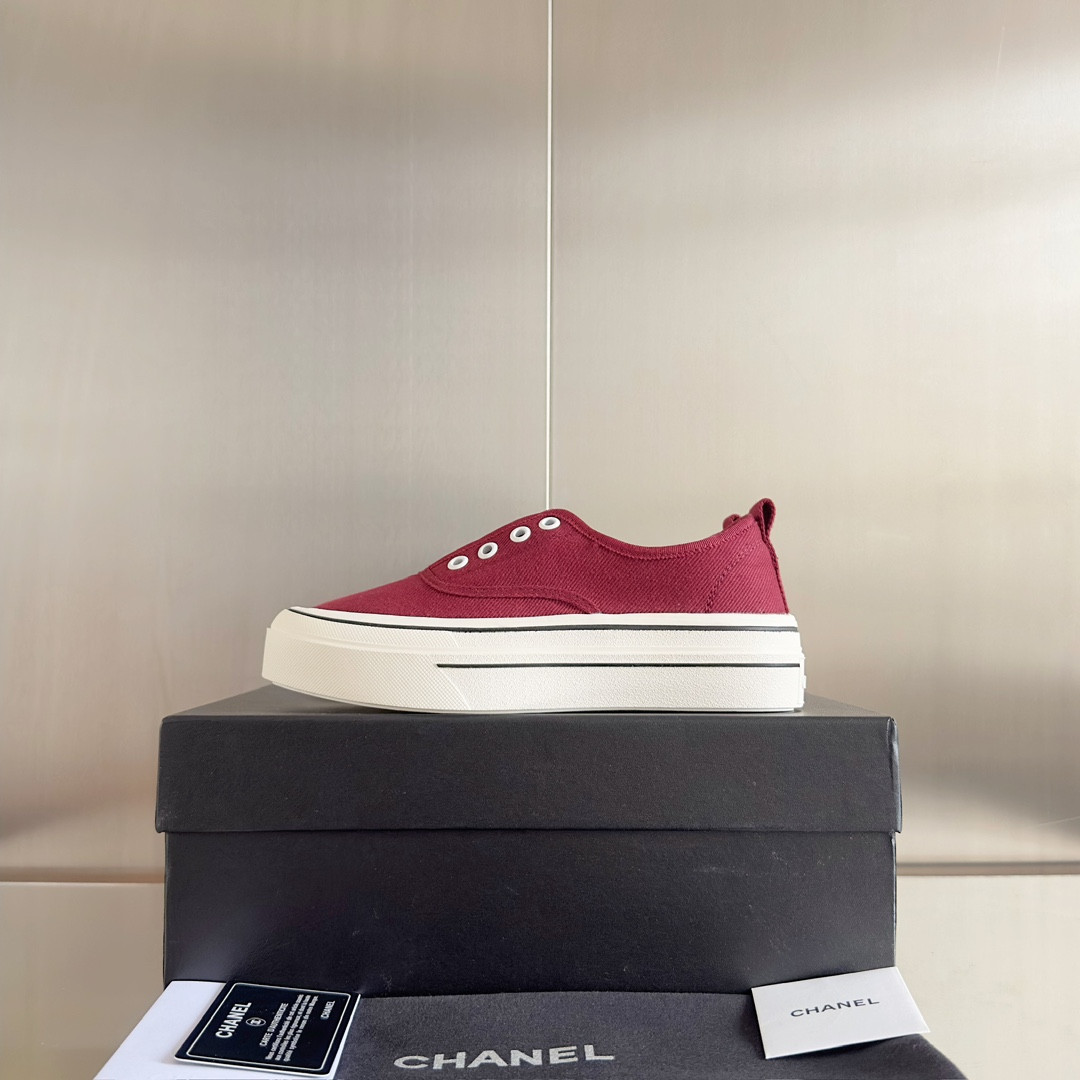 UA Ch*el SNEAKER
