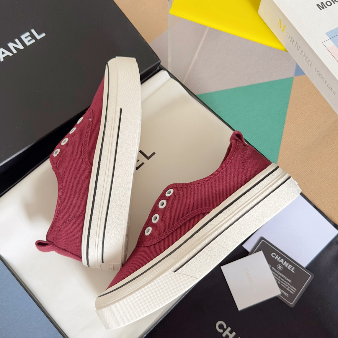 UA Ch*el SNEAKER