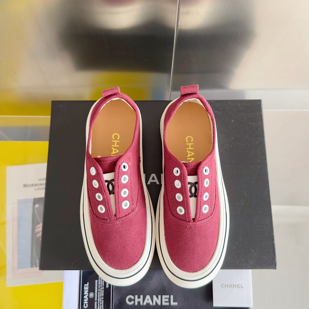 UA Ch*el SNEAKER