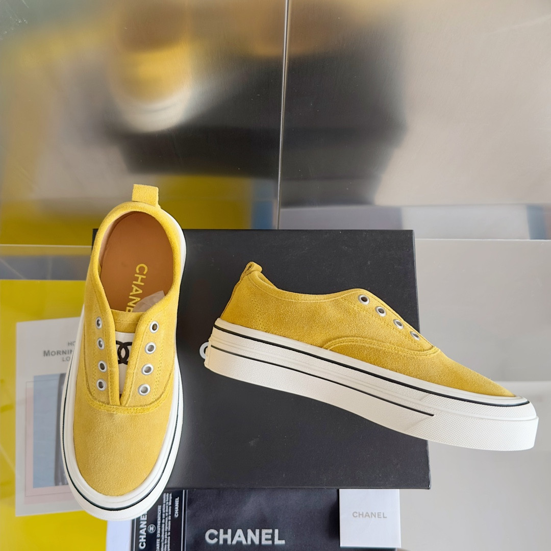 UA Ch*el SNEAKER