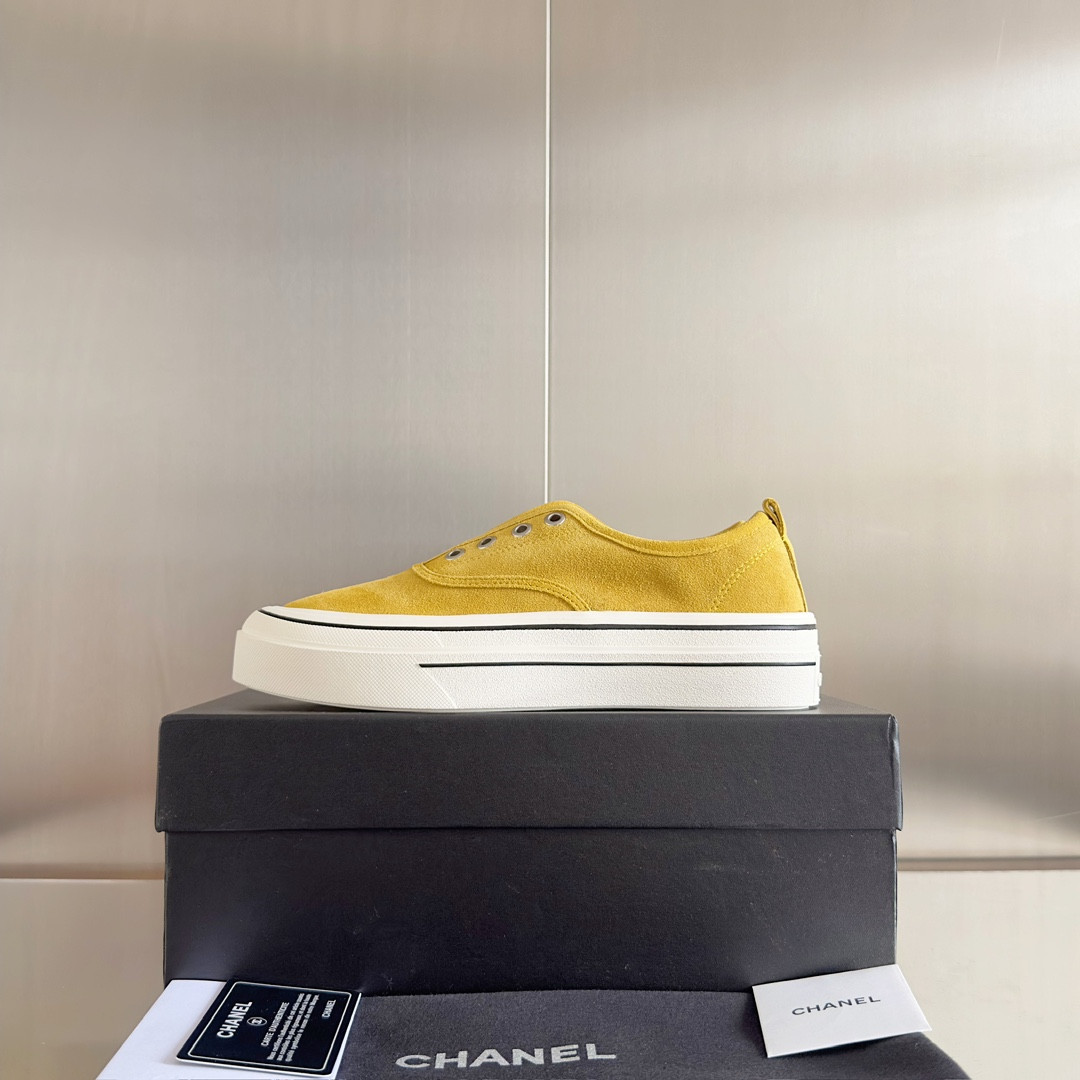 UA Ch*el SNEAKER