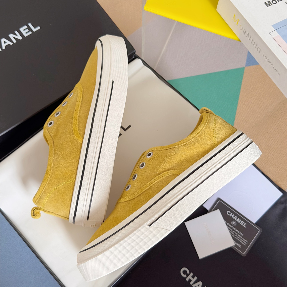 UA Ch*el SNEAKER