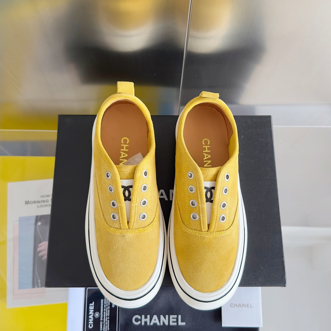 UA Ch*el SNEAKER