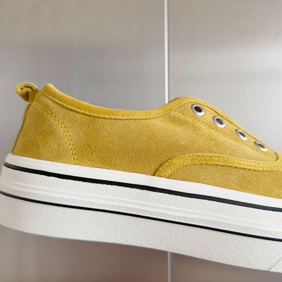 UA Ch*el SNEAKER