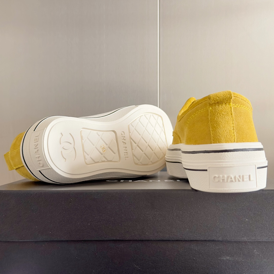 UA Ch*el SNEAKER