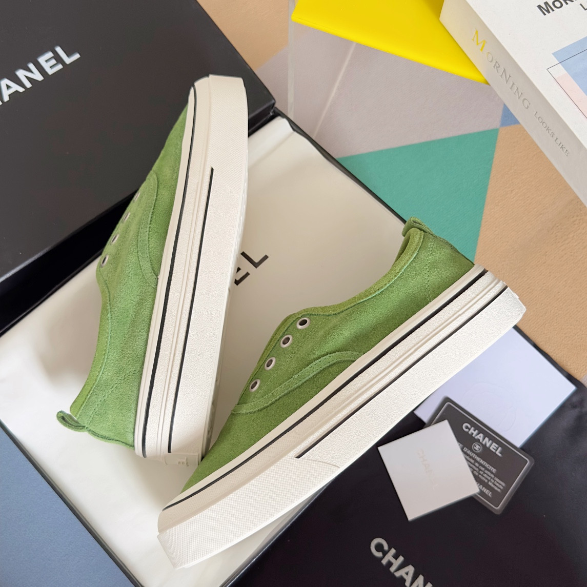 UA Ch*el SNEAKER