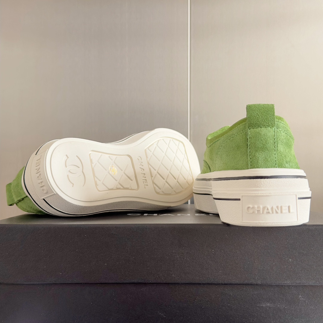 UA Ch*el SNEAKER