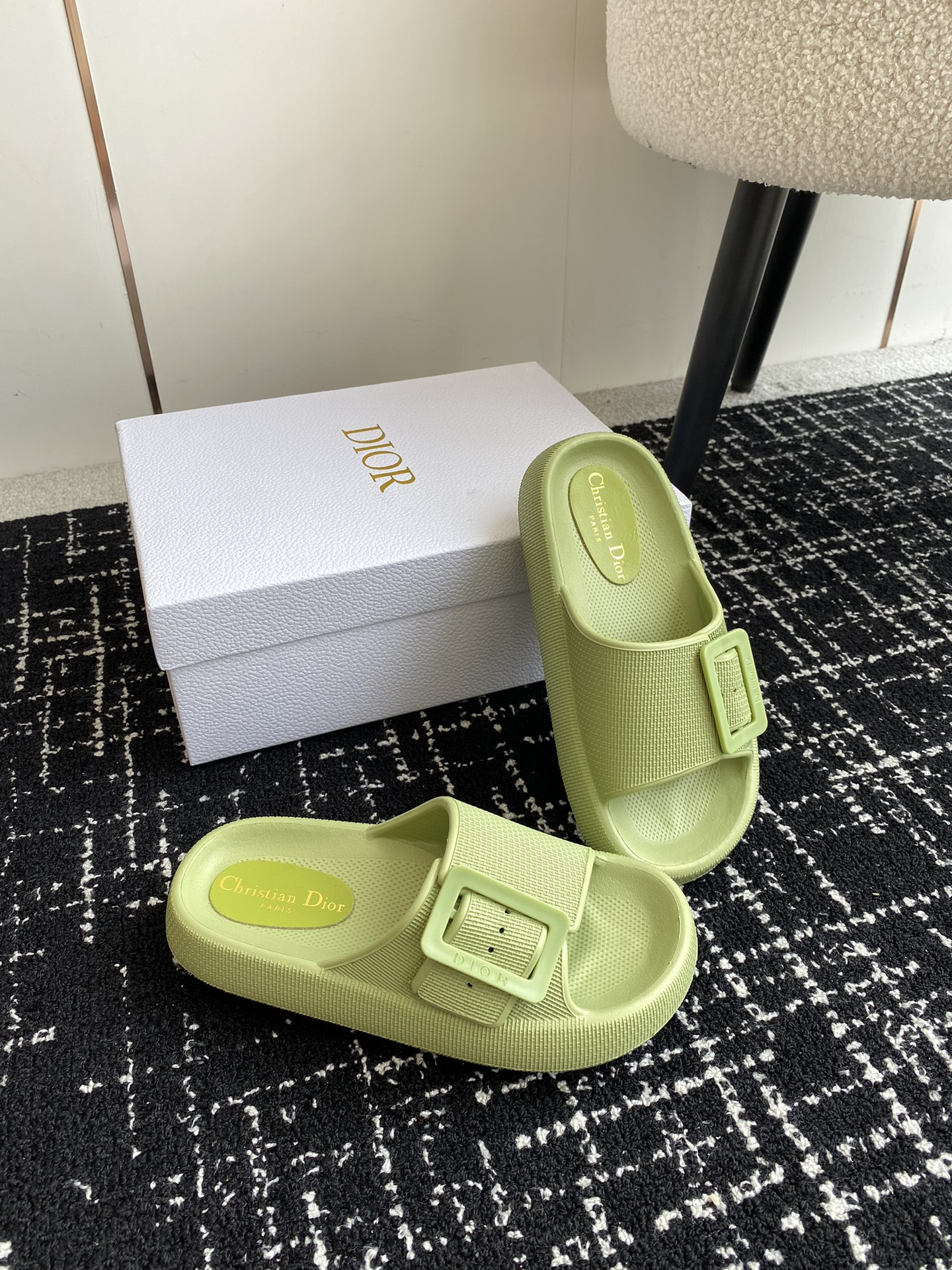 UA D*0r Slide