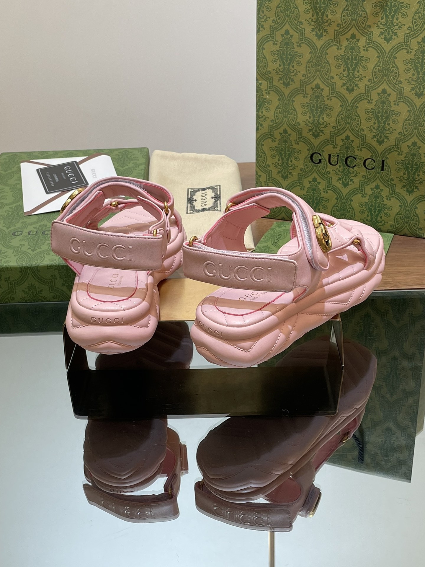 UA G*u*i WOMEN
