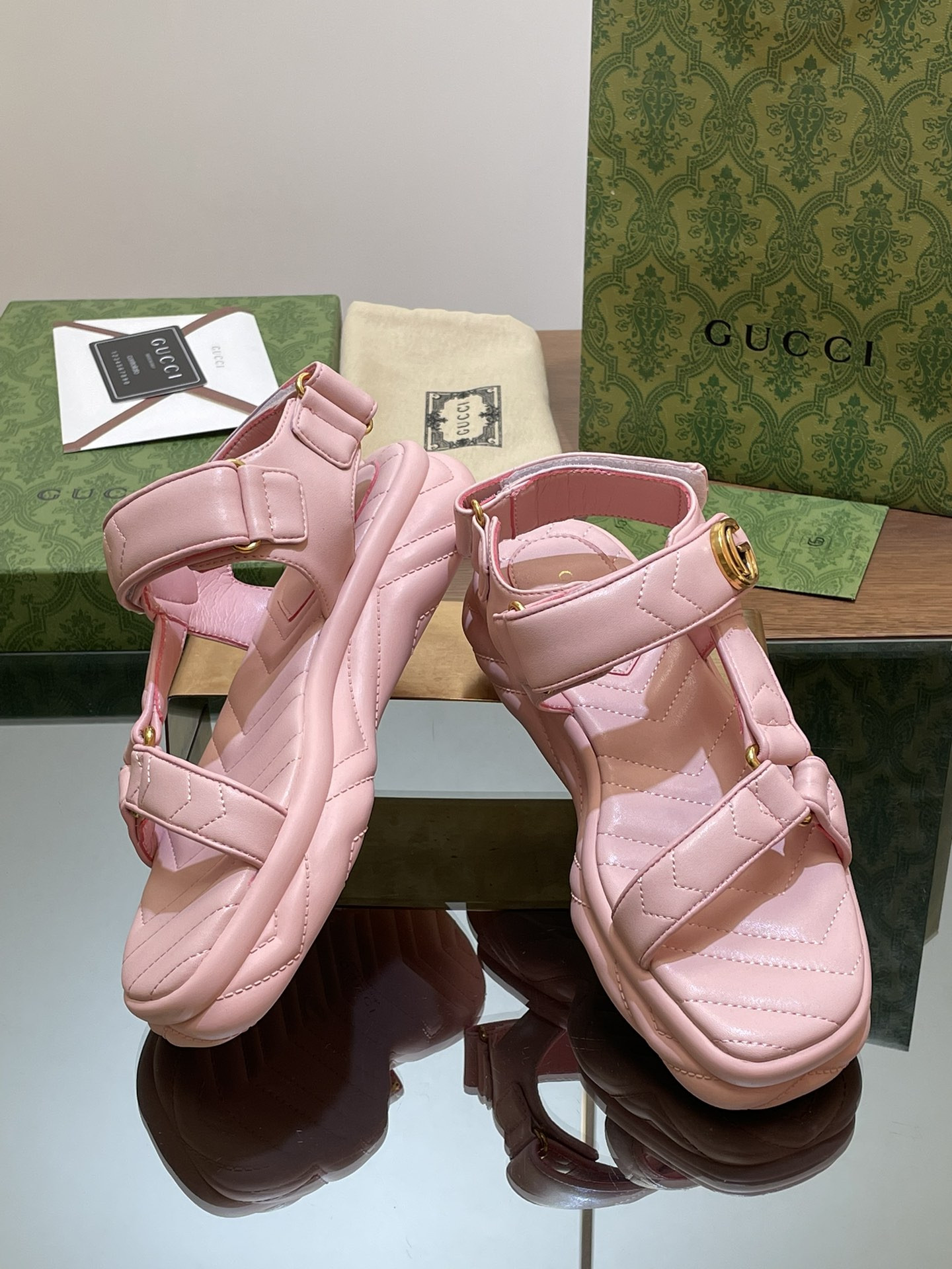 UA G*u*i WOMEN