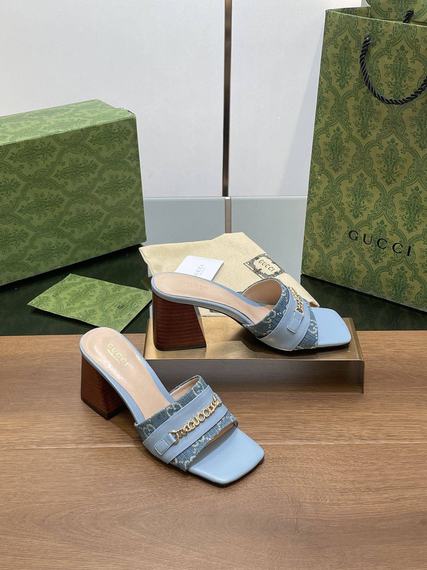 UA G*u*i SIGNORIA SLIDE SANDAL
