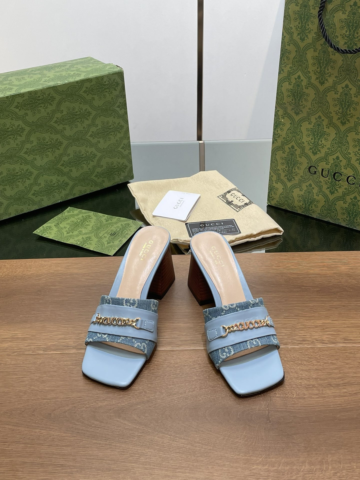 UA G*u*i SIGNORIA SLIDE SANDAL