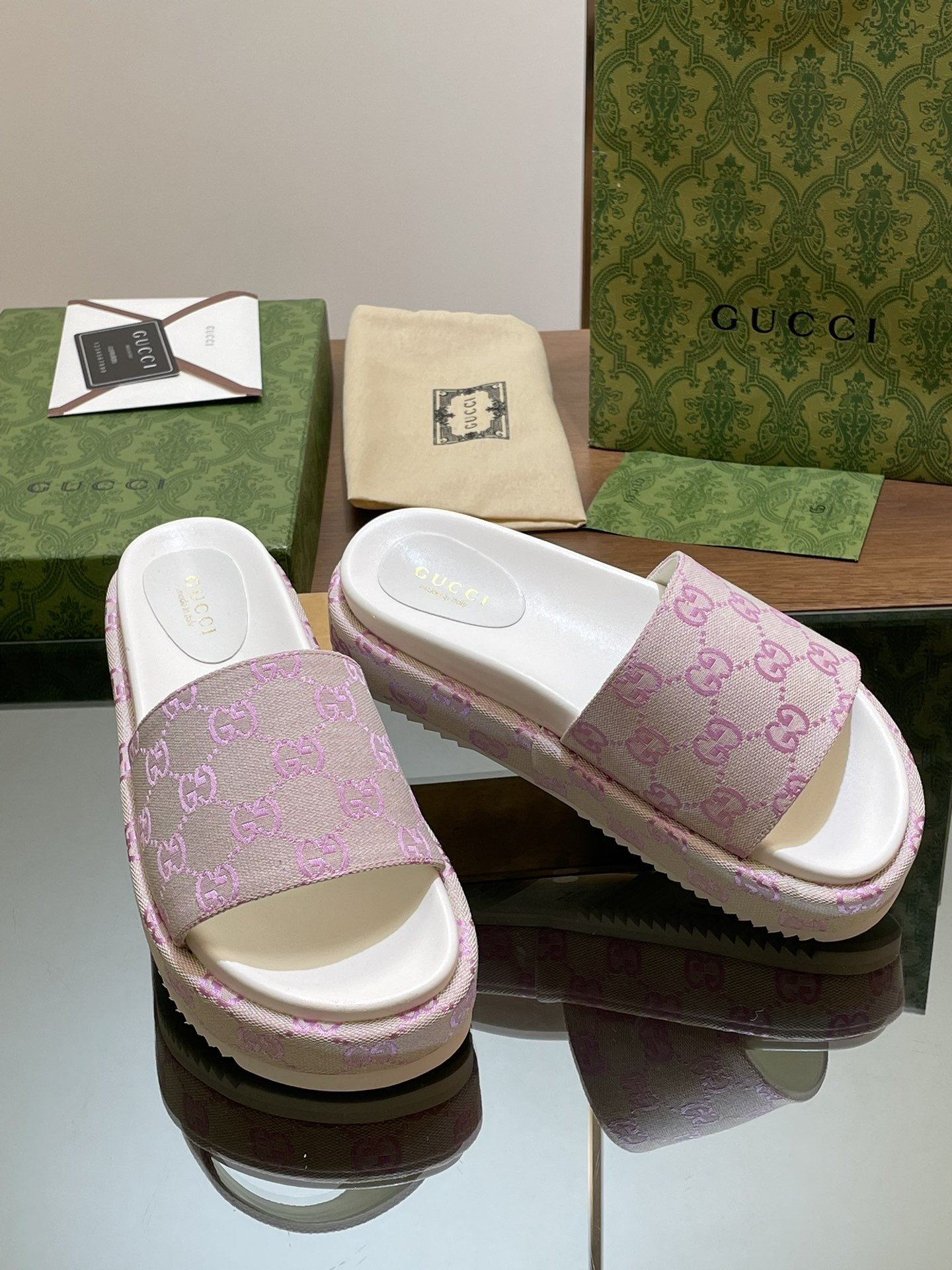 UA G*u*i WOMEN