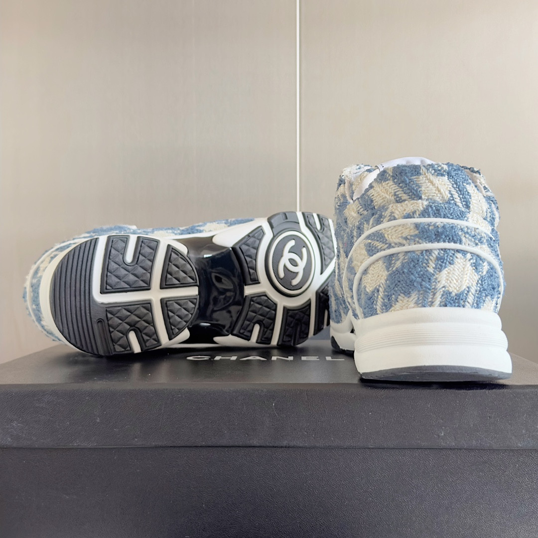 UA Ch*el SNEAKER
