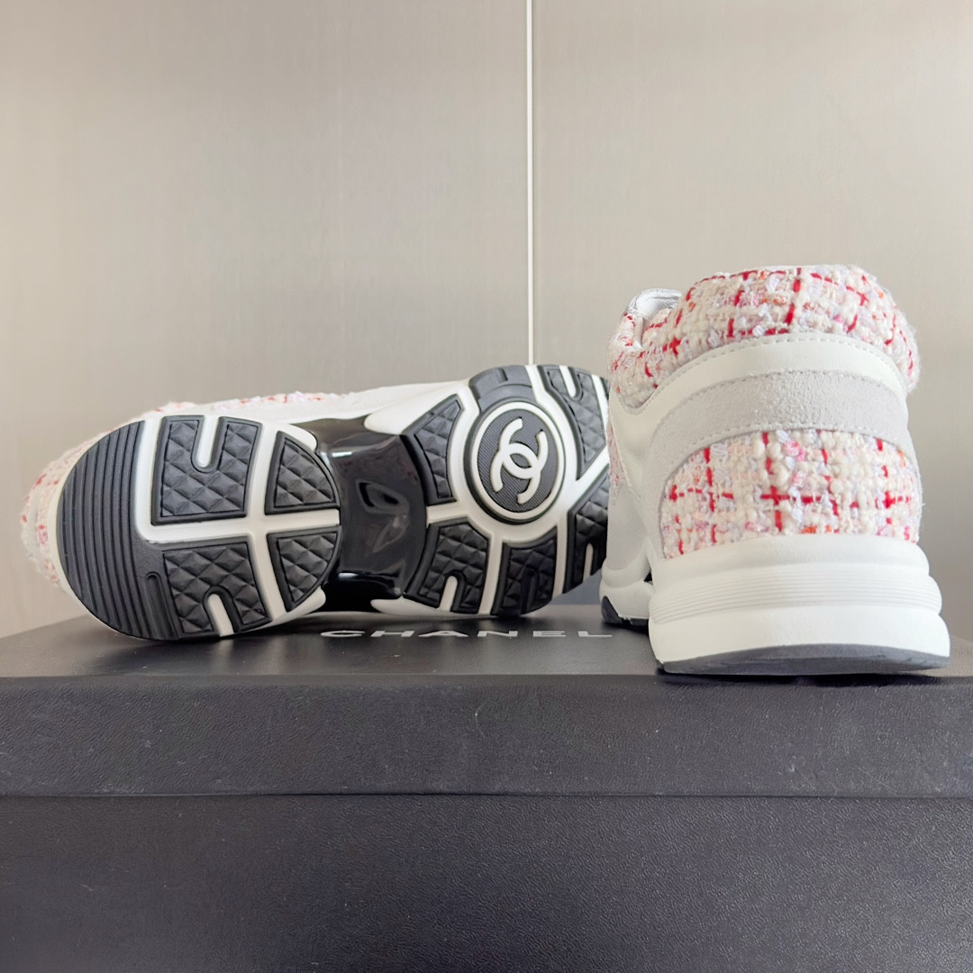 UA Ch*el SNEAKER