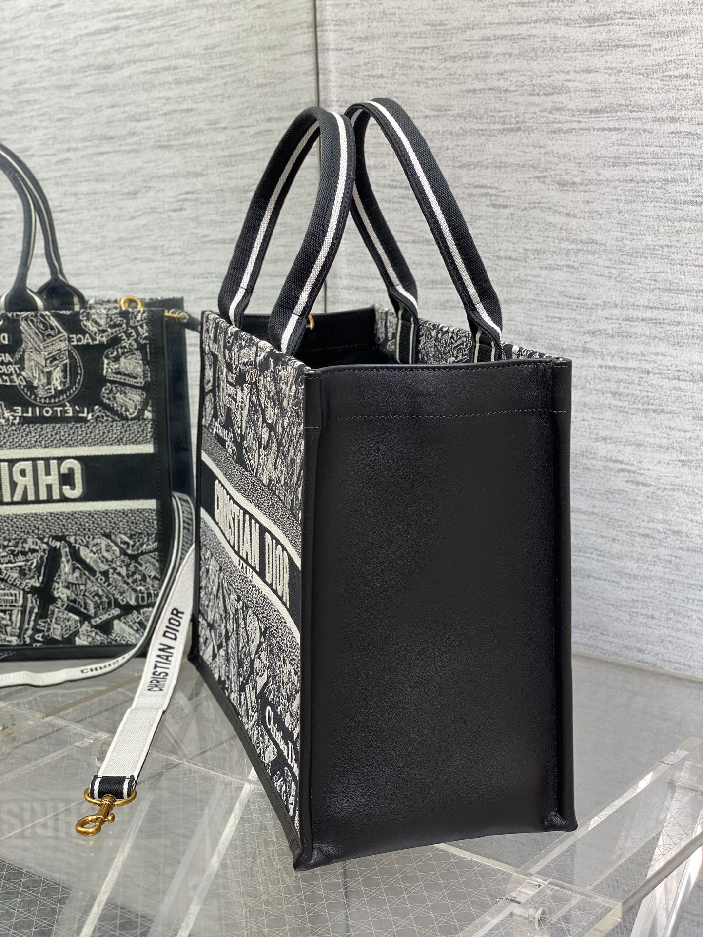 D*0r Medium D*0r Book Tote Black and White Plan de Paris Embroidery 36 x 27.5 x 16.5 cm