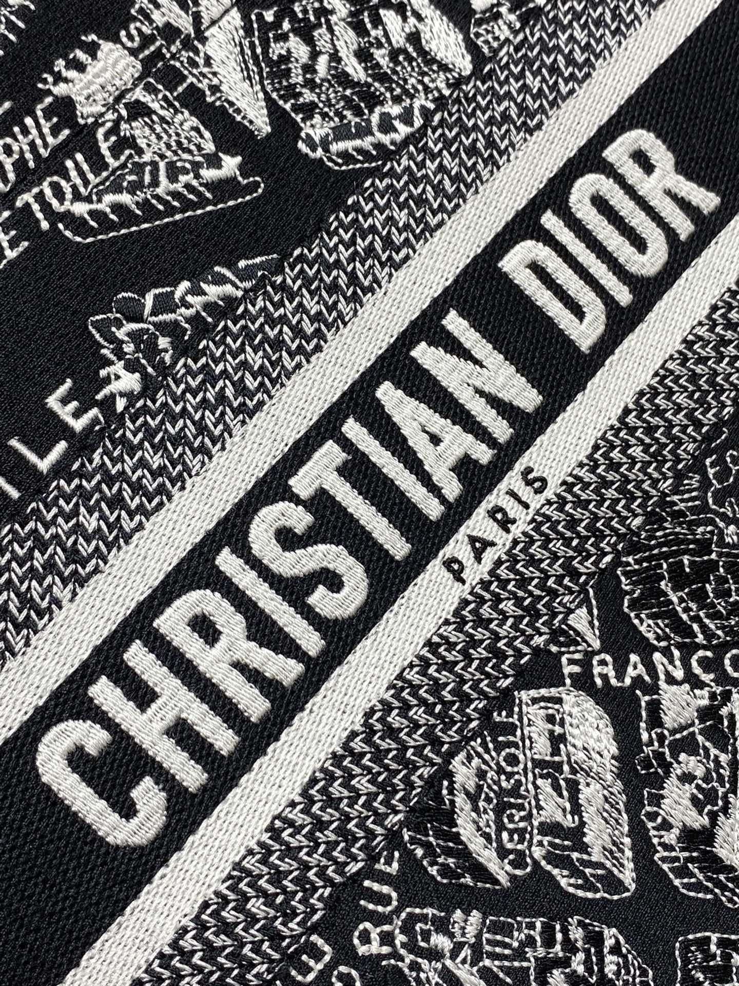 D*0r Small D*0r Book Tote White and Black Plan de Paris Embroidery and Black Calfskin 26.5 x 21 x 14 cm