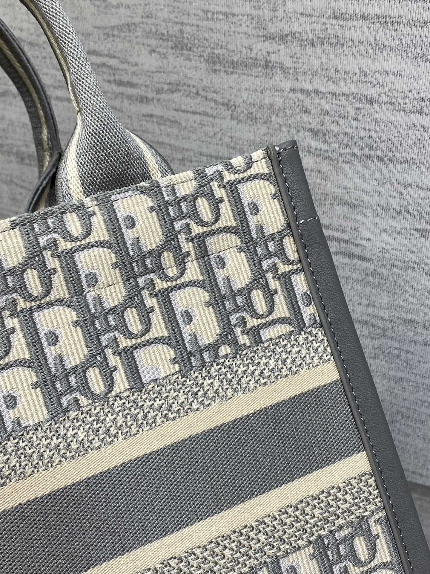 D*0r Small D*0r Book Tote Gray D*0r Oblique Embroidery and Calfskin 26.5 x 21 x 14 cm