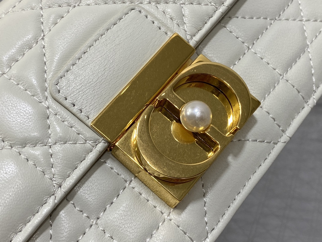 D*0r Small Ange Bag Latte Macrocannage Calfskin 20 x 12 x 5 cm
