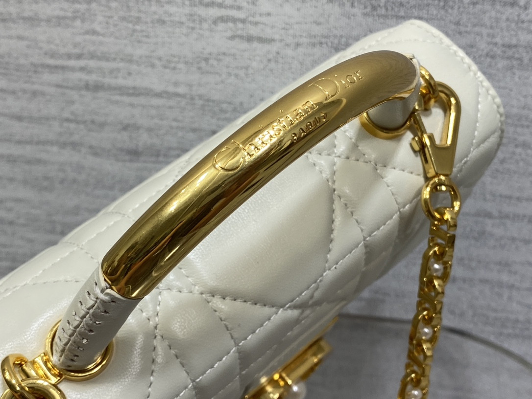 D*0r Small Ange Bag Latte Macrocannage Calfskin 20 x 12 x 5 cm