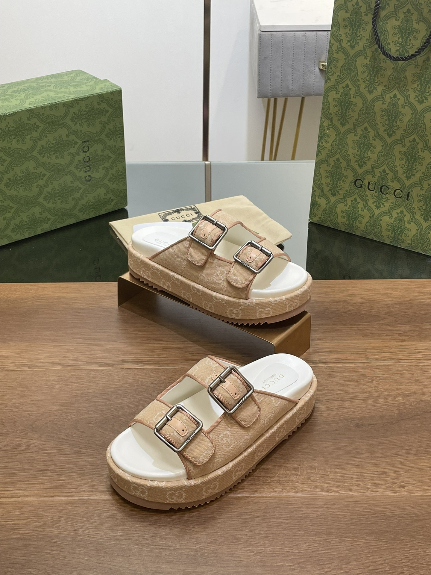 UA G*u*i SANDAL WITH DOUBLE G
