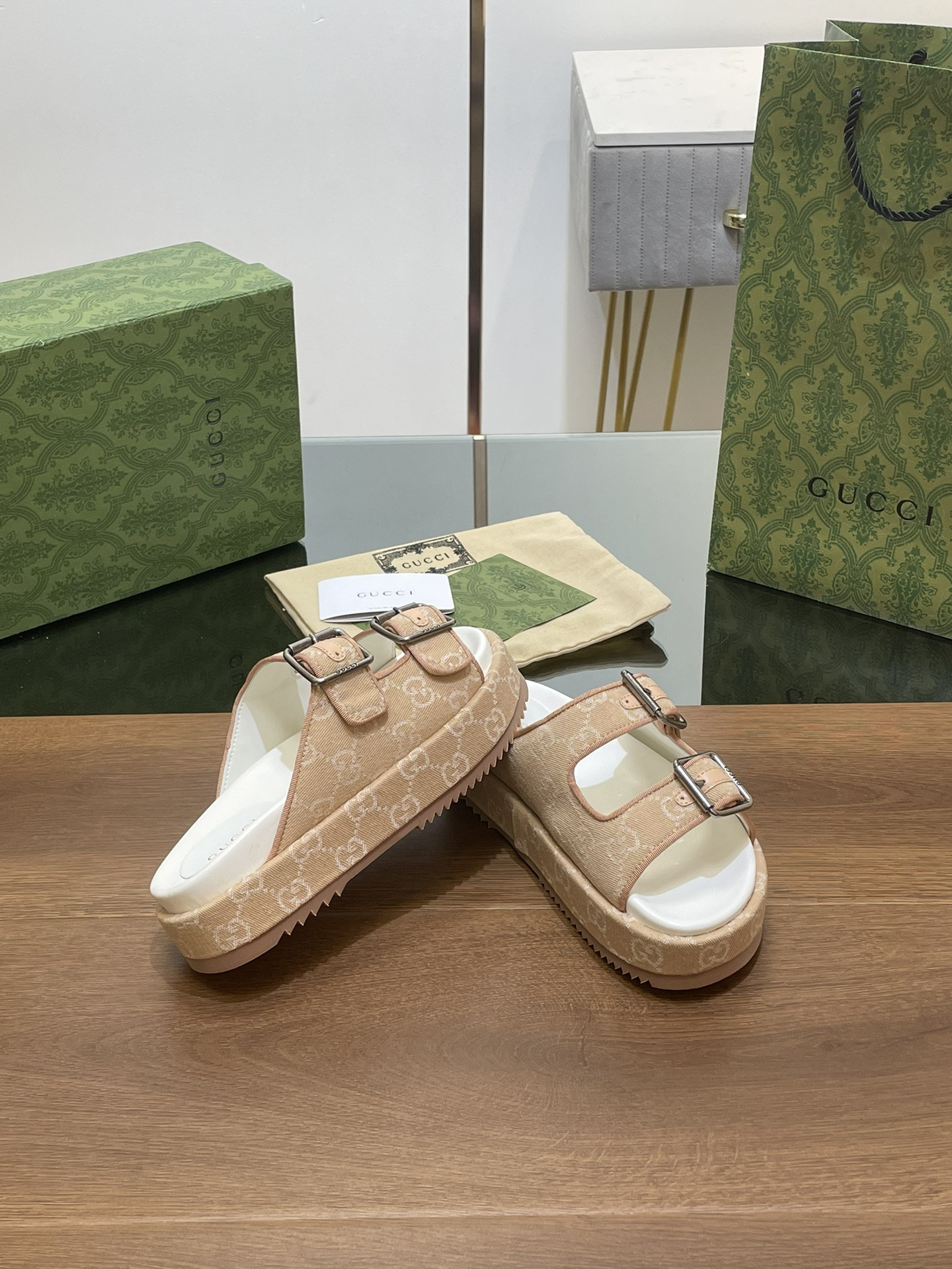 UA G*u*i SANDAL WITH DOUBLE G