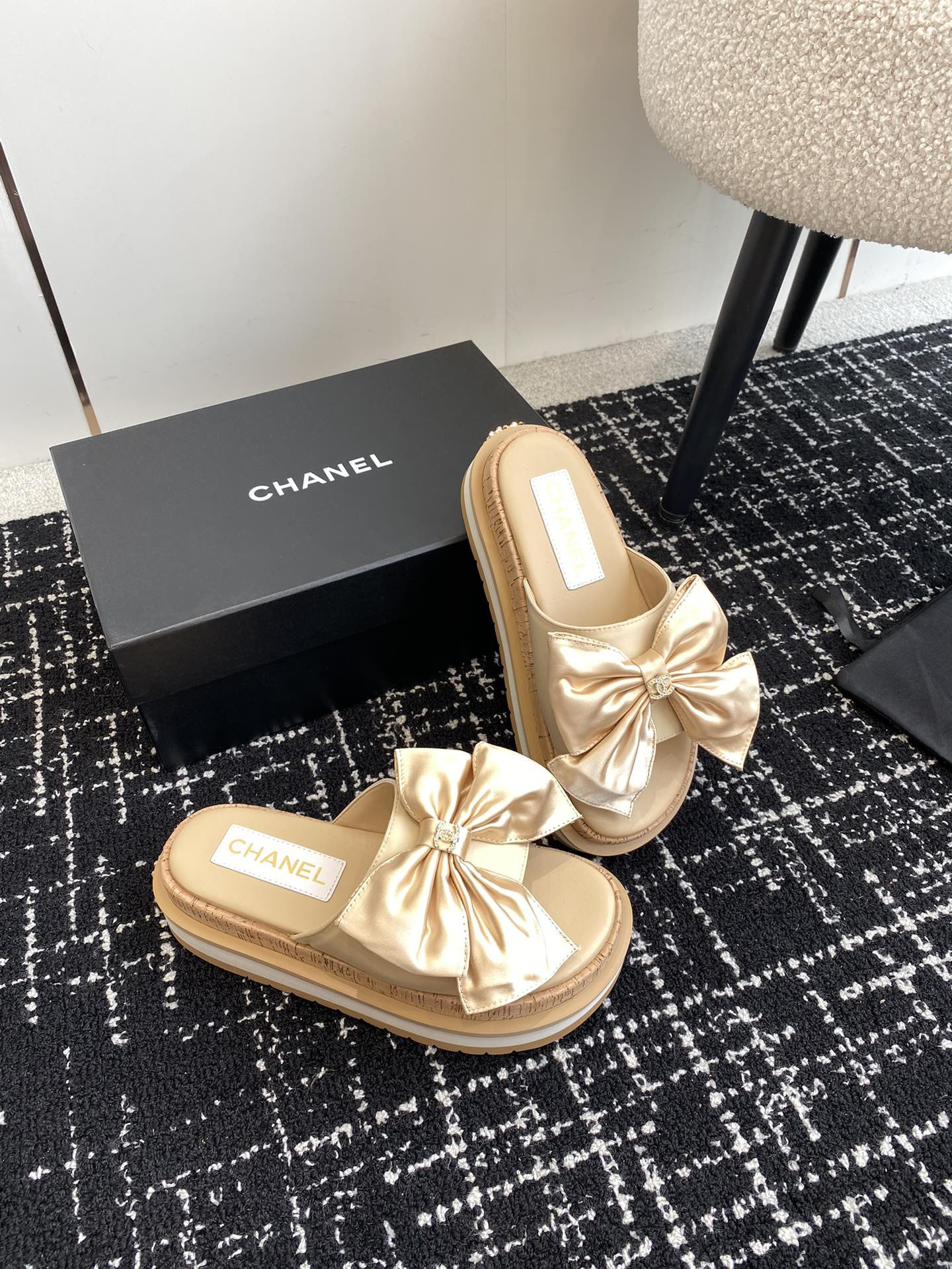 UA Ch*el PLATFORM SLIDES