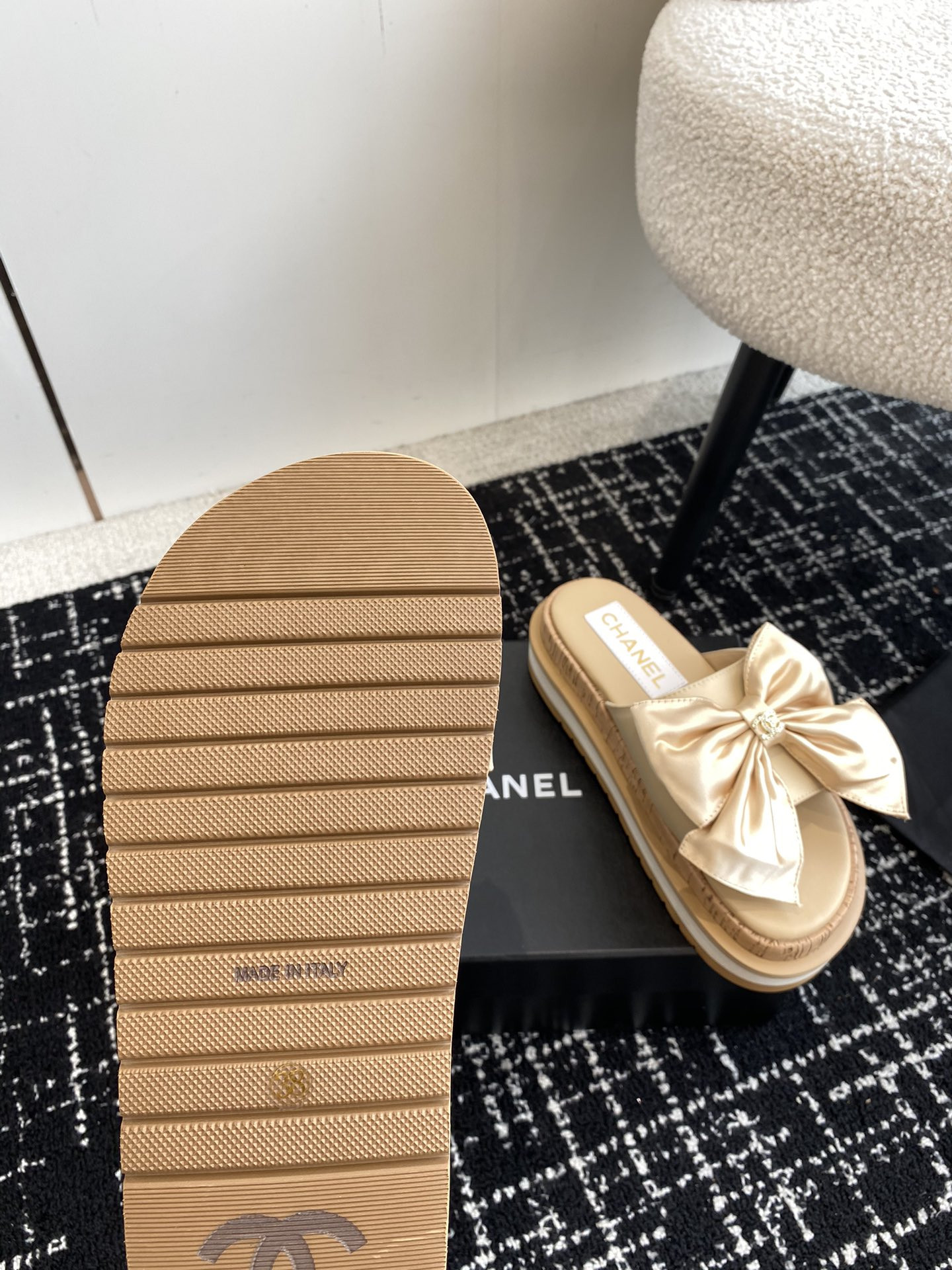 UA Ch*el PLATFORM SLIDES