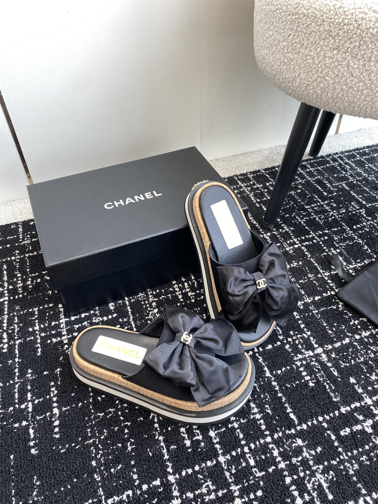 UA Ch*el PLATFORM SLIDES