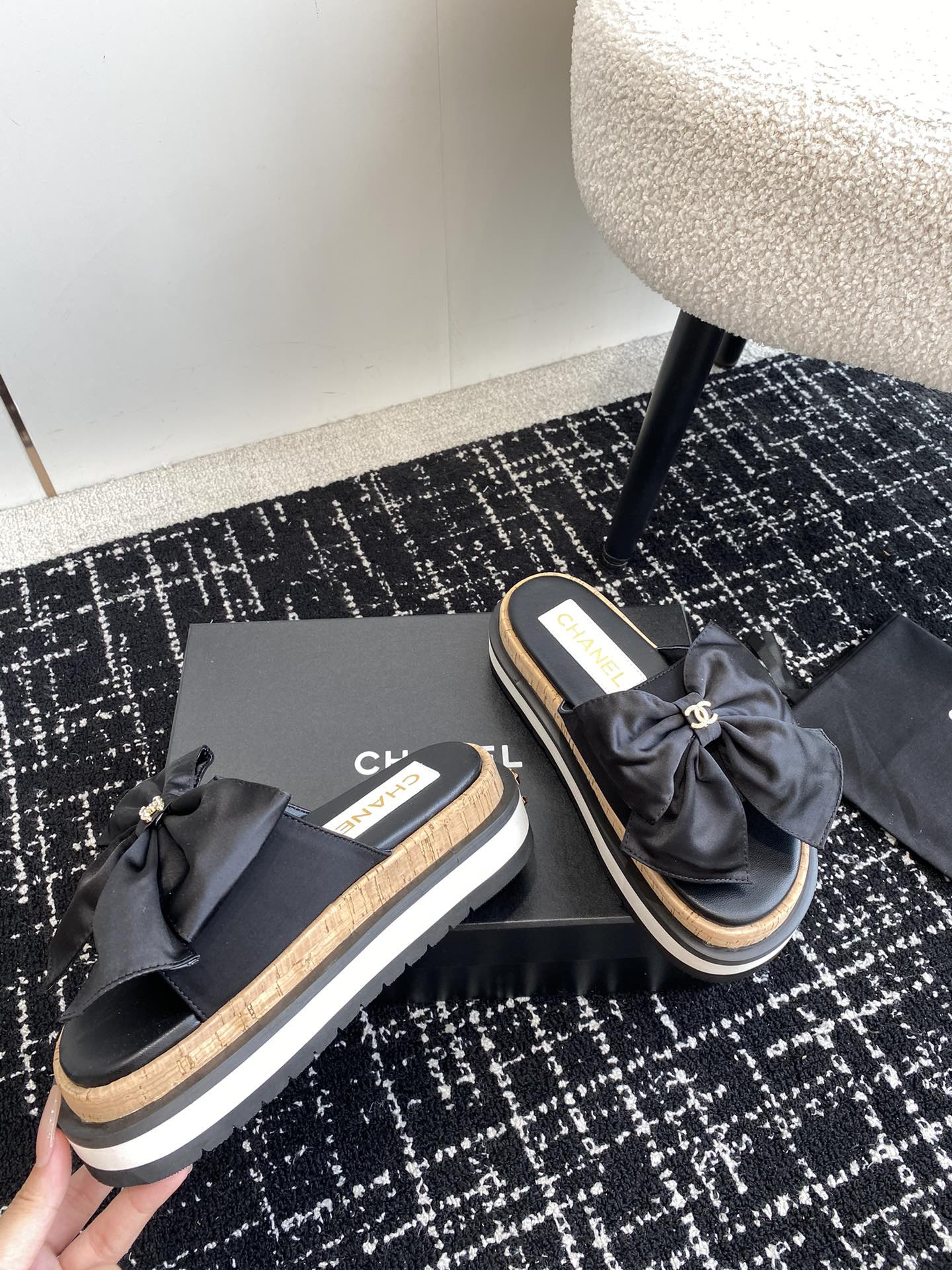 UA Ch*el PLATFORM SLIDES