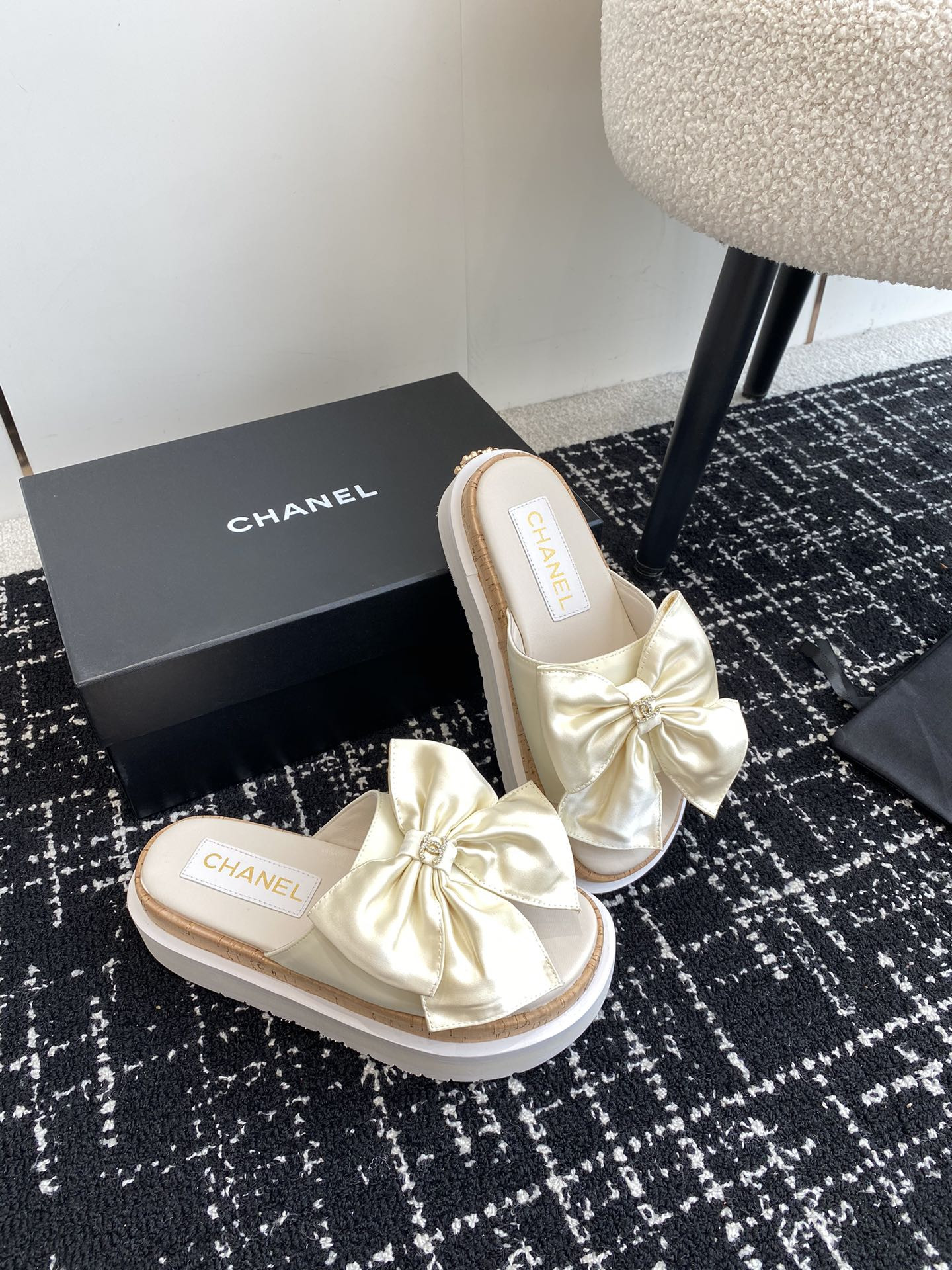 UA Ch*el PLATFORM SLIDES