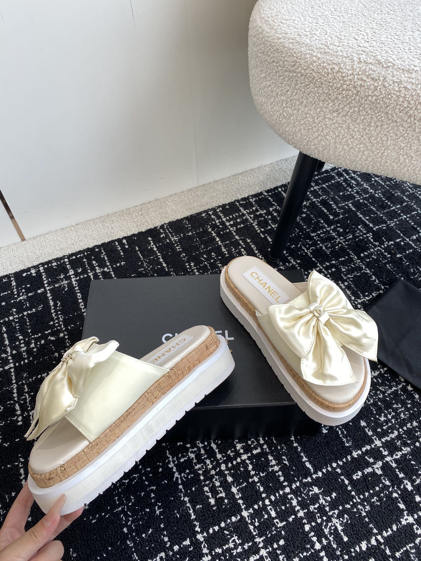 UA Ch*el PLATFORM SLIDES