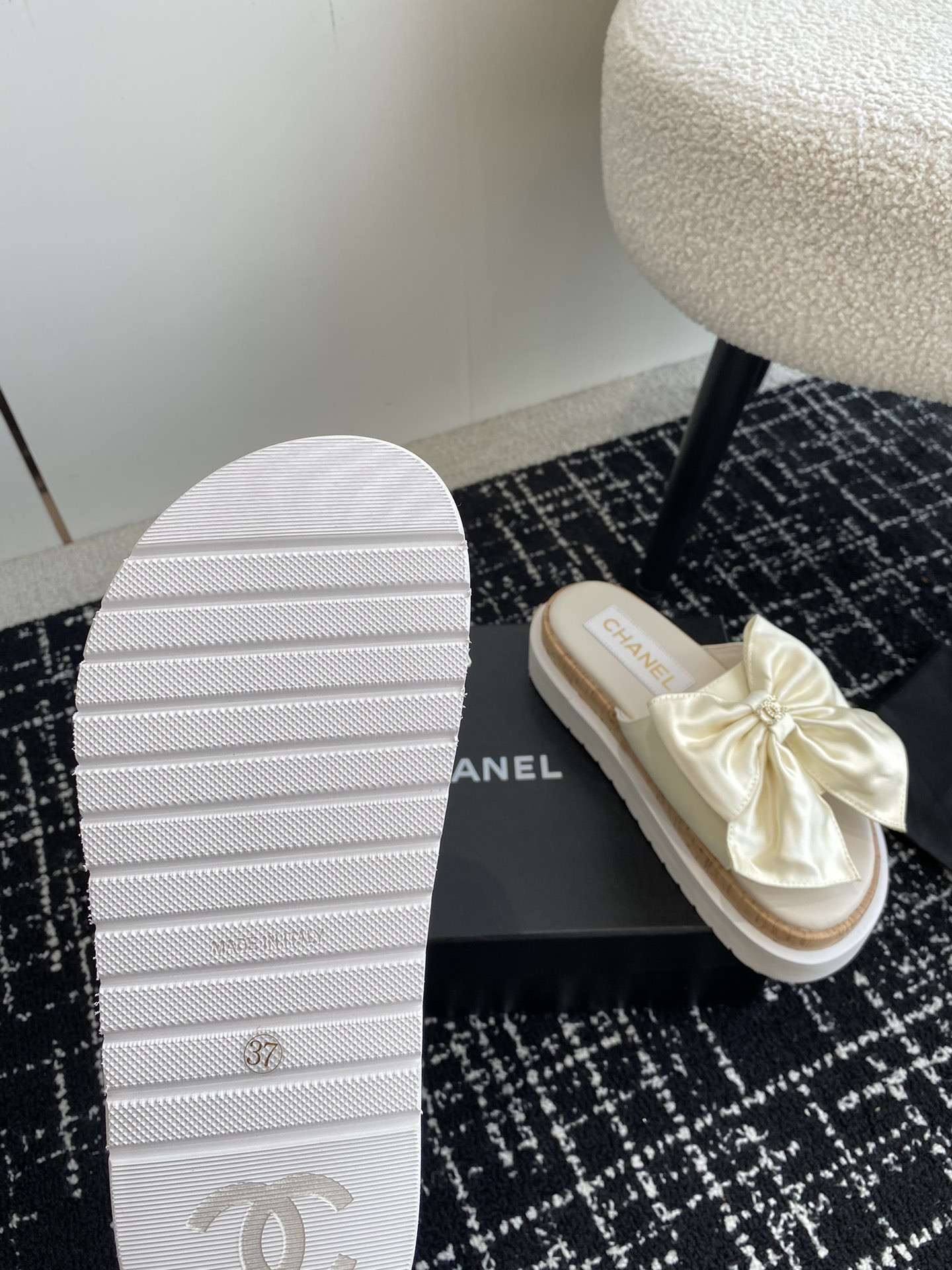 UA Ch*el PLATFORM SLIDES