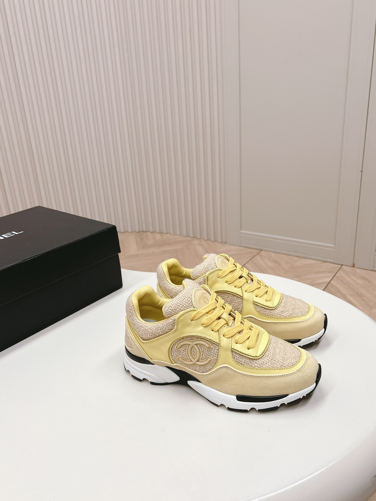UA Ch*el SNEAKER