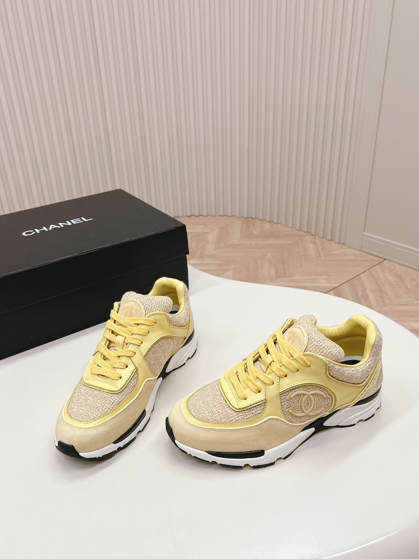 UA Ch*el SNEAKER