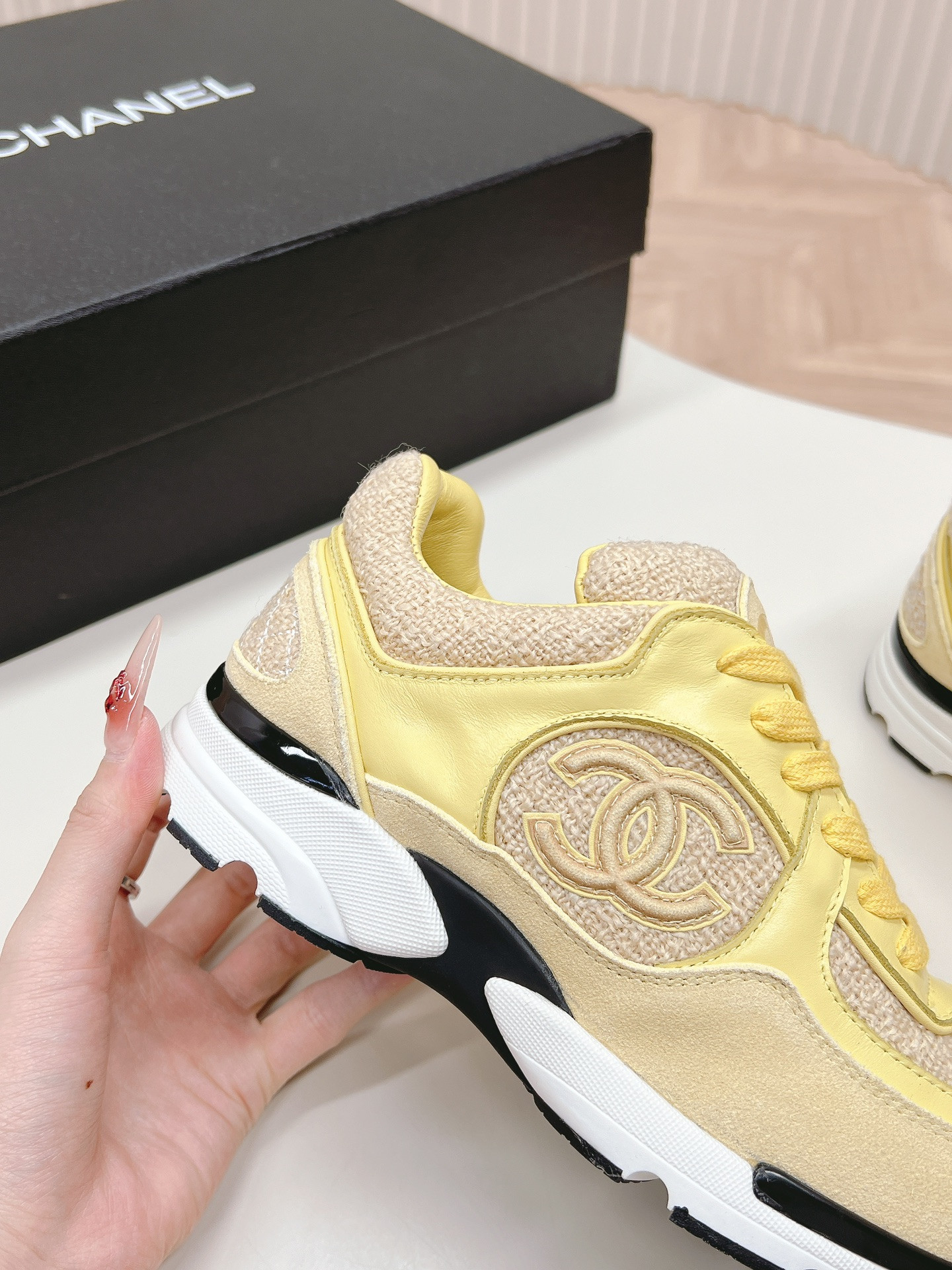 UA Ch*el SNEAKER