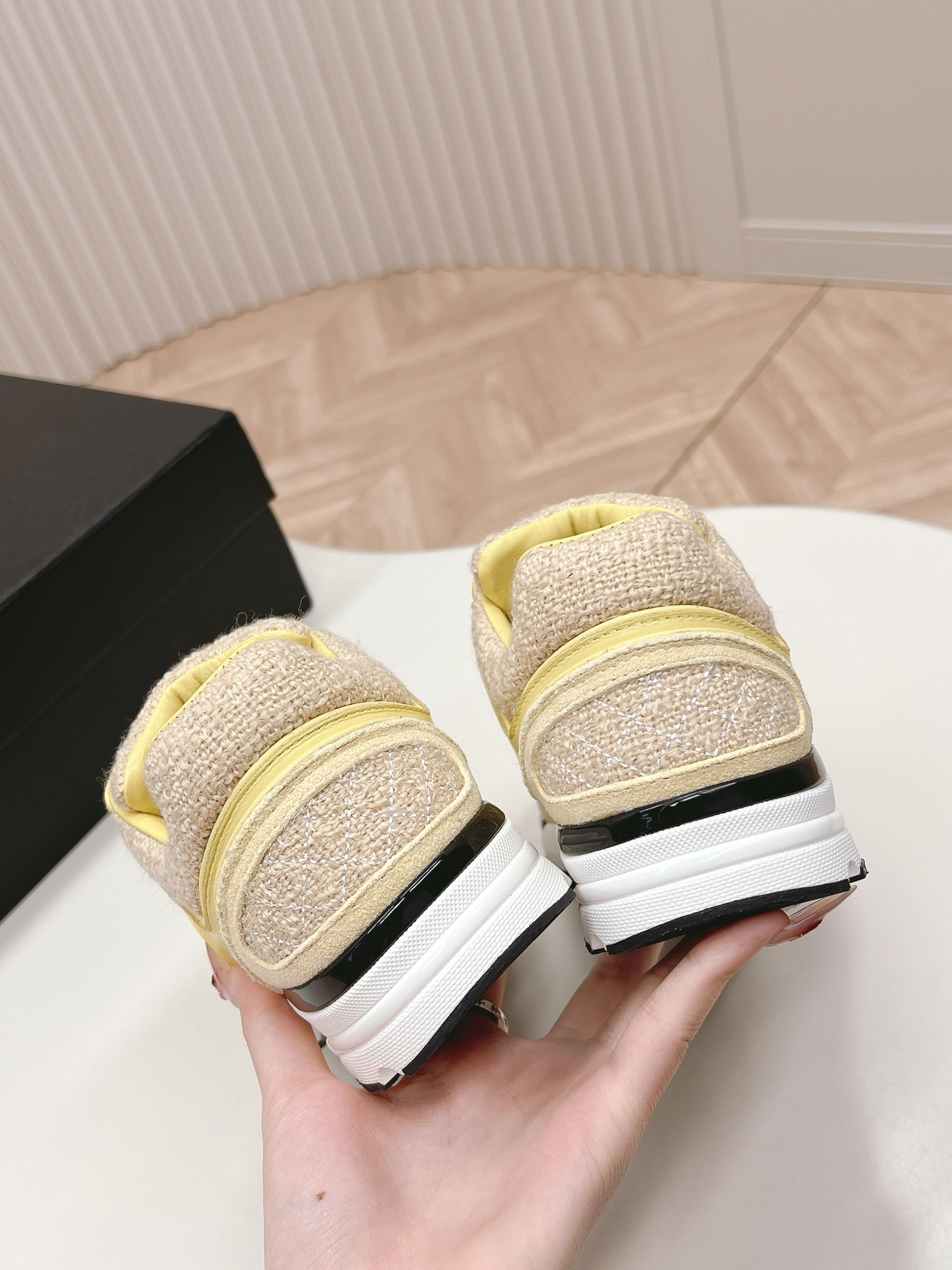 UA Ch*el SNEAKER