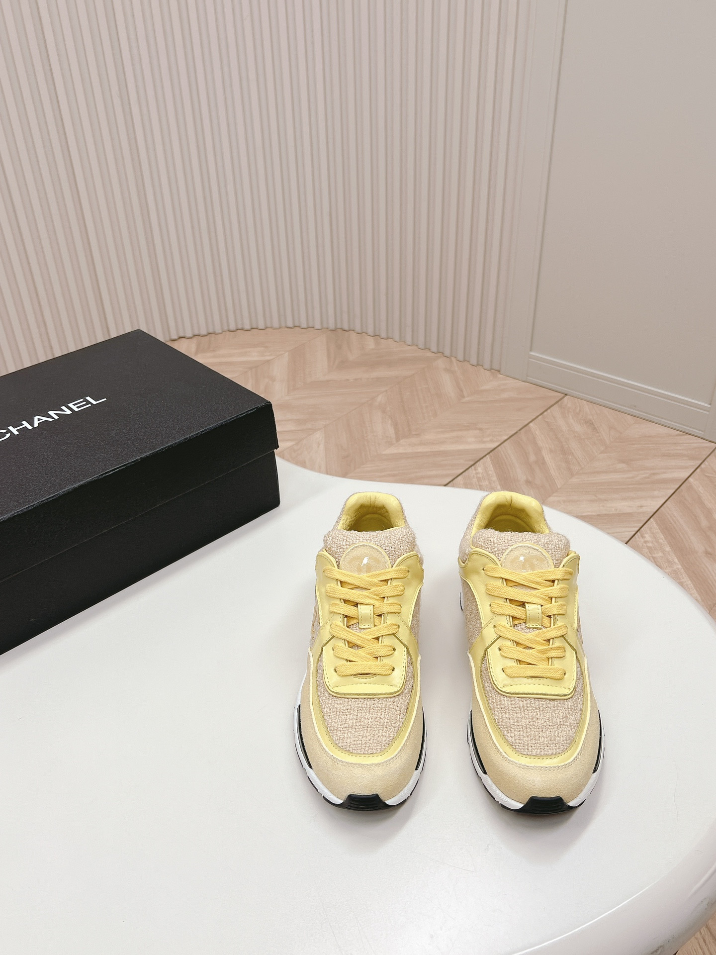 UA Ch*el SNEAKER