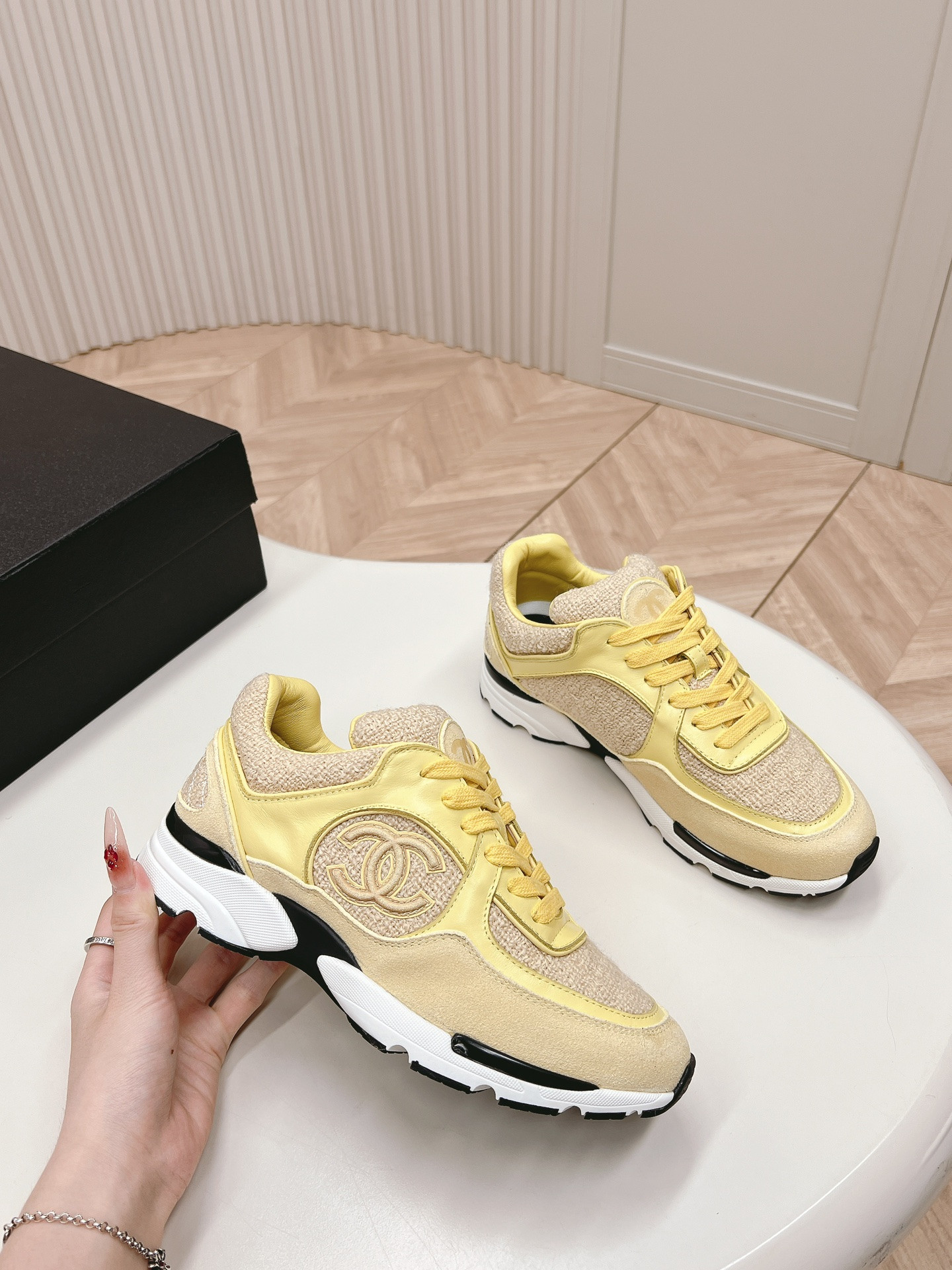 UA Ch*el SNEAKER