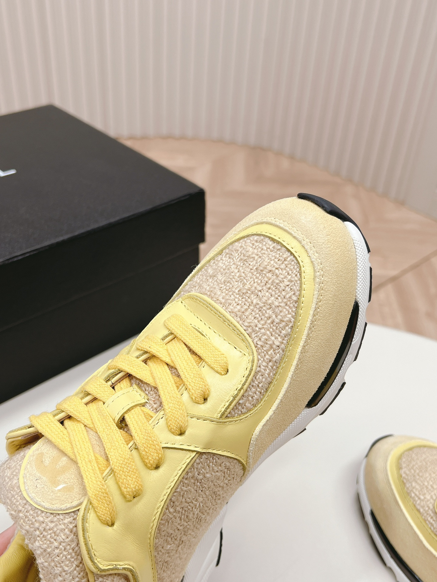 UA Ch*el SNEAKER