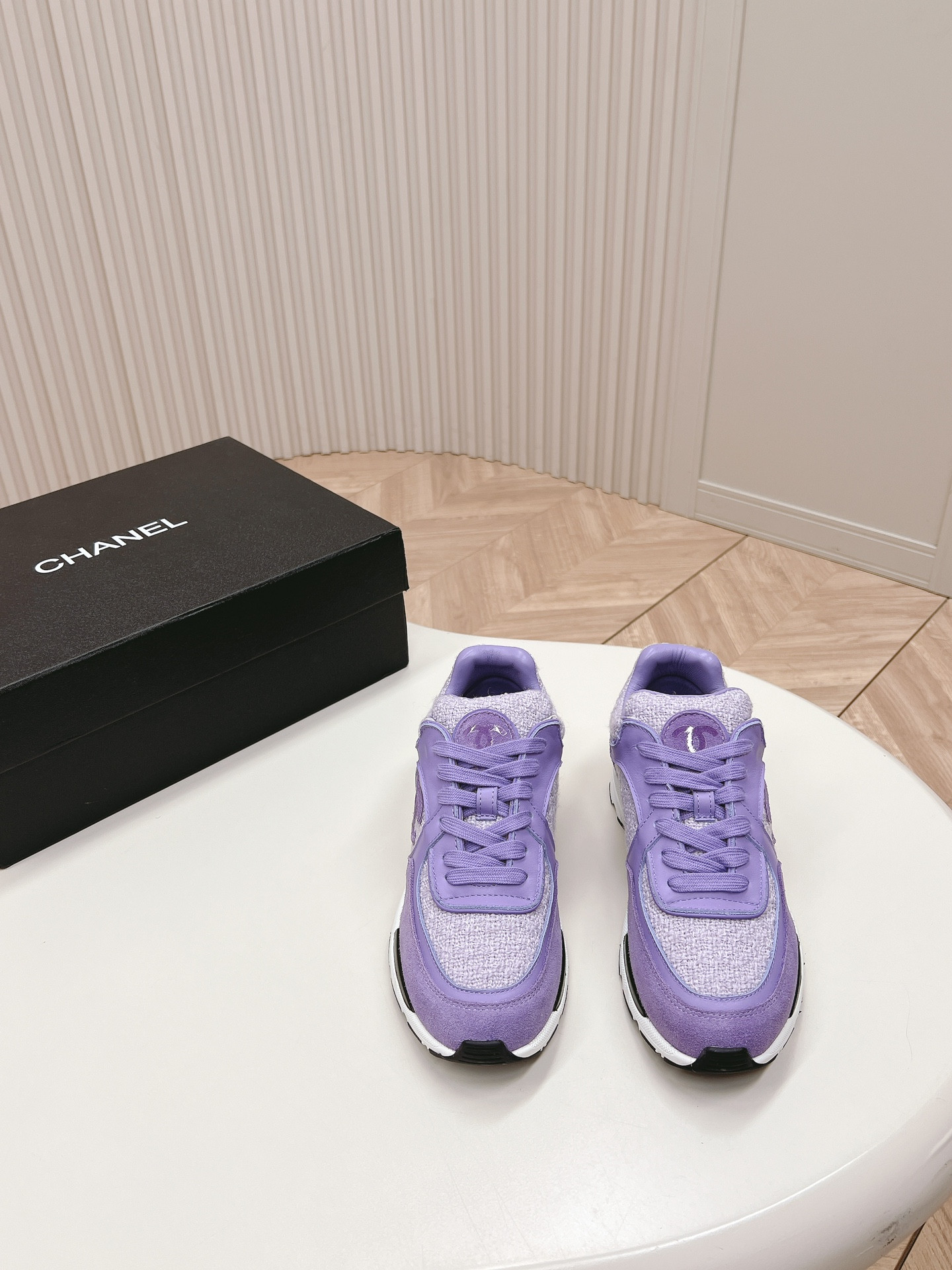 UA Ch*el SNEAKER