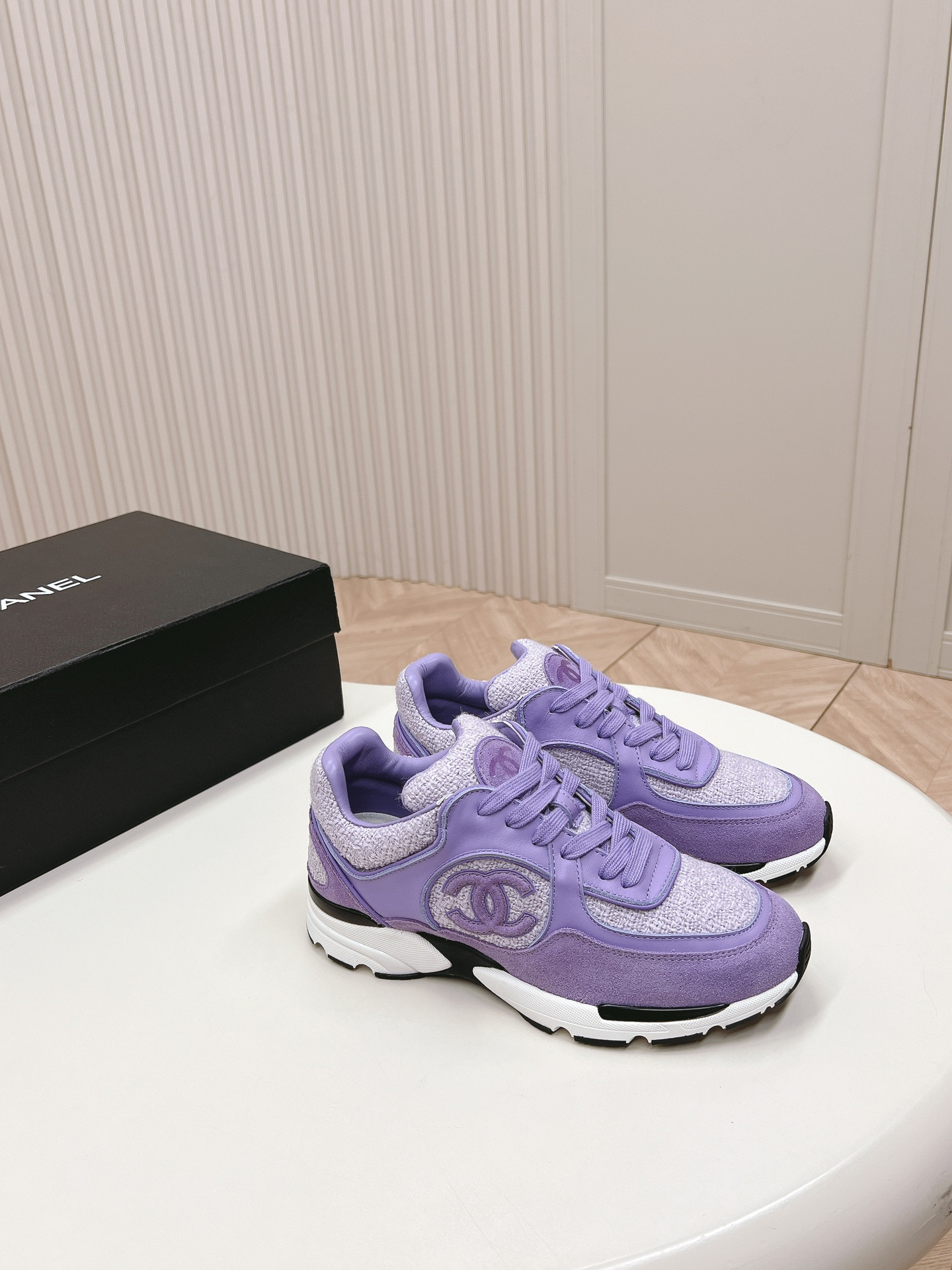 UA Ch*el SNEAKER