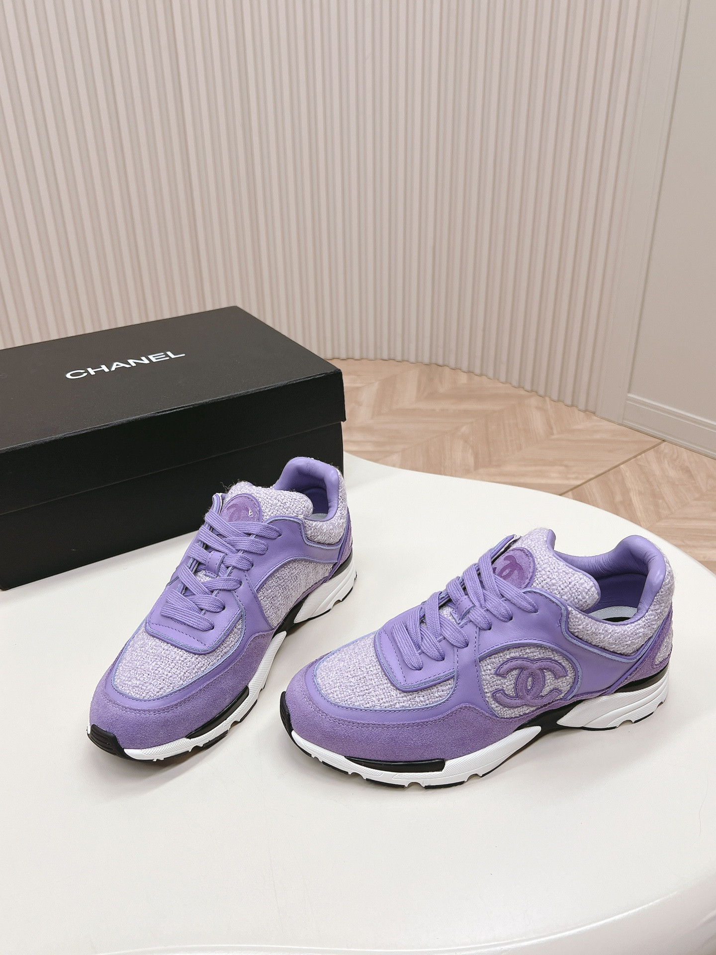 UA Ch*el SNEAKER