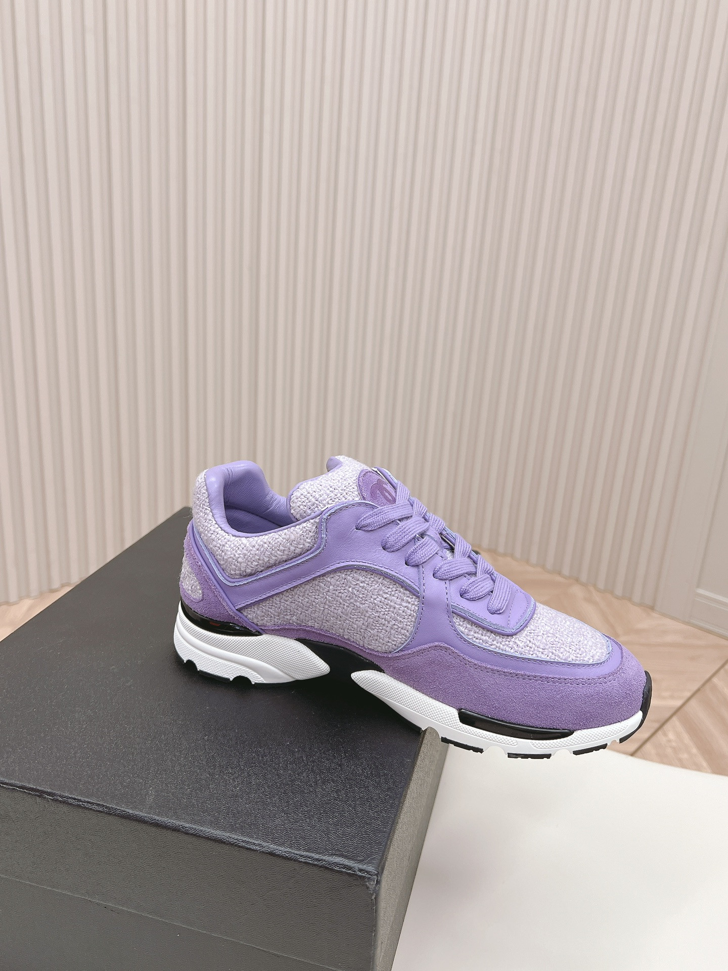 UA Ch*el SNEAKER